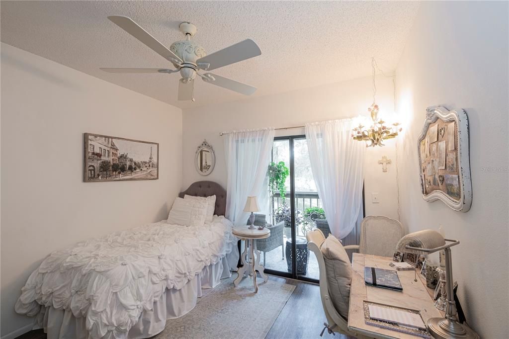 For Sale: $239,000 (2 beds, 2 baths, 1045 Square Feet)