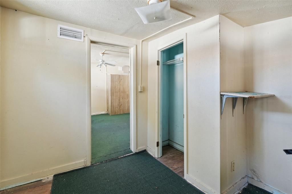 For Sale: $340,000 (2 beds, 1 baths, 860 Square Feet)