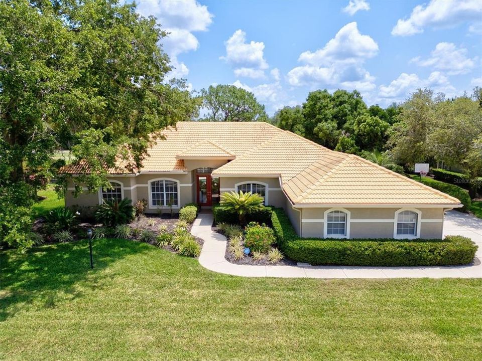 For Sale: $830,000 (3 beds, 3 baths, 2731 Square Feet)