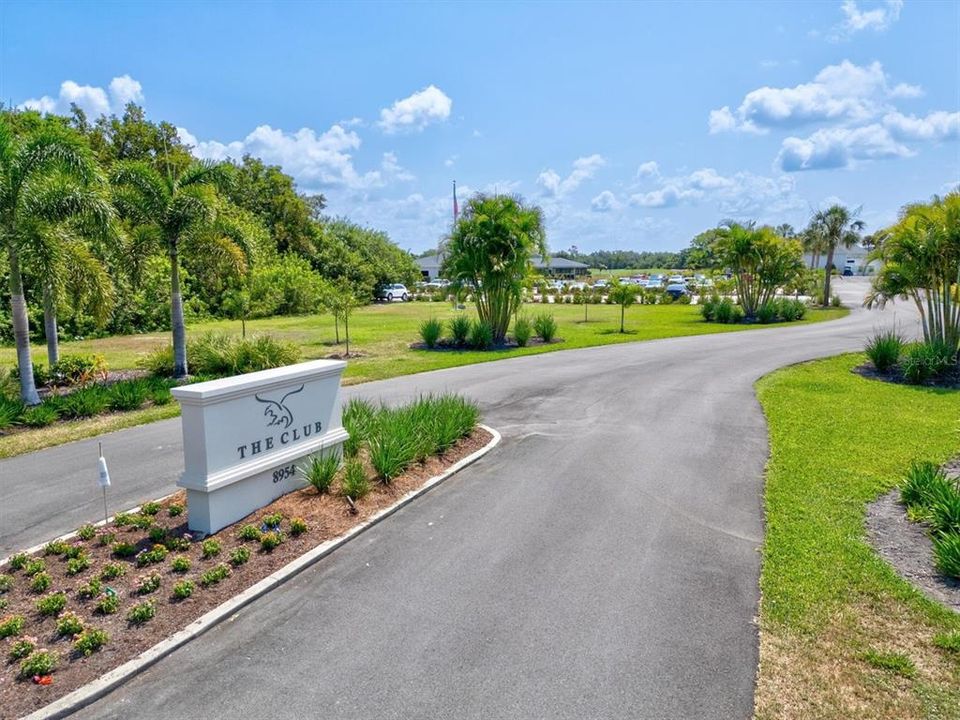 For Sale: $830,000 (3 beds, 3 baths, 2731 Square Feet)