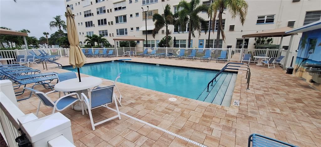 Active With Contract: $155,000 (1 beds, 1 baths, 815 Square Feet)