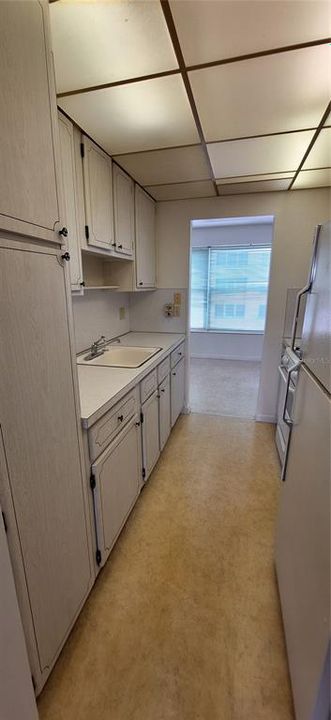 Active With Contract: $155,000 (1 beds, 1 baths, 815 Square Feet)