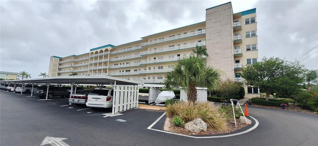 Active With Contract: $155,000 (1 beds, 1 baths, 815 Square Feet)