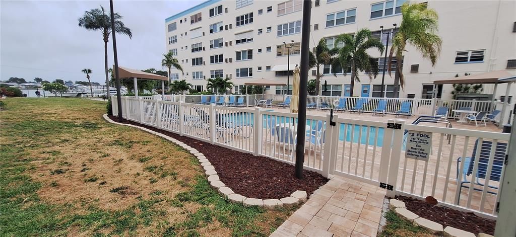 Active With Contract: $155,000 (1 beds, 1 baths, 815 Square Feet)