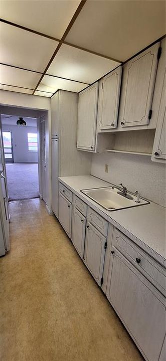 Active With Contract: $155,000 (1 beds, 1 baths, 815 Square Feet)