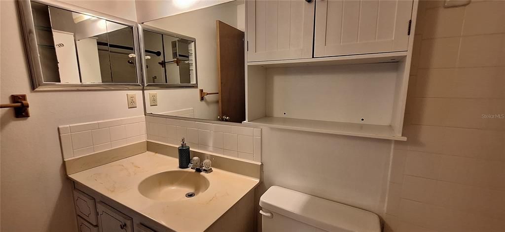 Active With Contract: $155,000 (1 beds, 1 baths, 815 Square Feet)