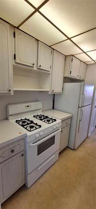 Active With Contract: $155,000 (1 beds, 1 baths, 815 Square Feet)