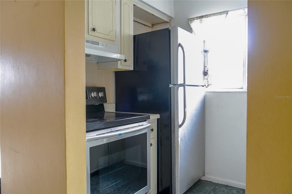 For Sale: $129,900 (1 beds, 1 baths, 660 Square Feet)