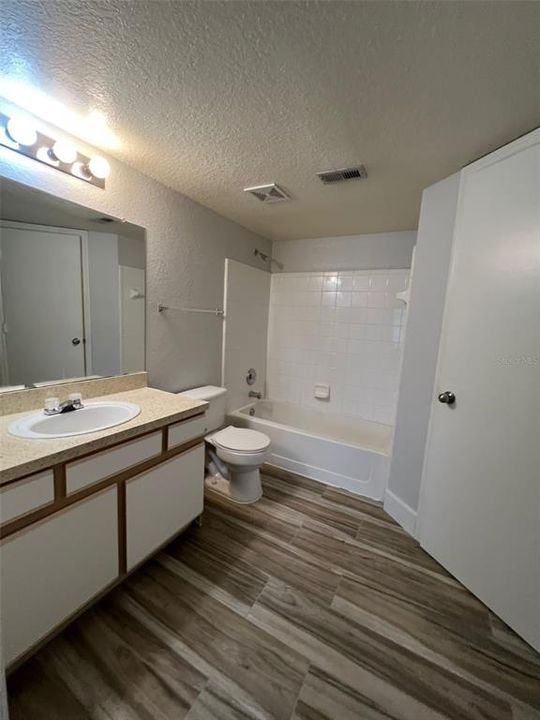 最近租的: $1,800 (2 贝兹, 2 浴室, 1026 平方英尺)