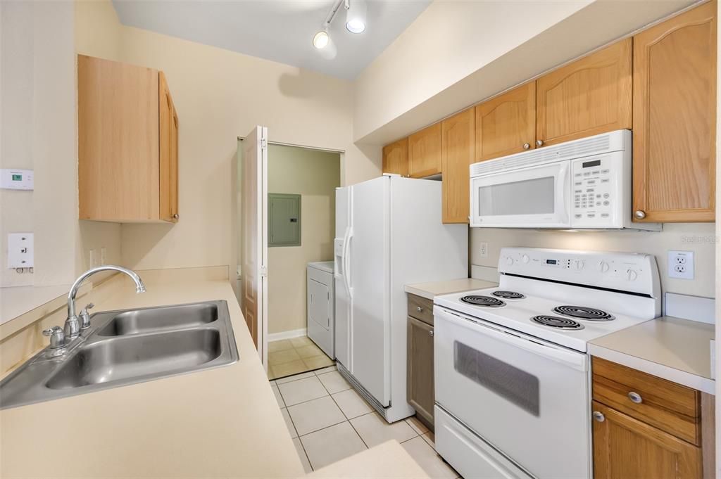 For Rent: $1,295 (1 beds, 1 baths, 566 Square Feet)