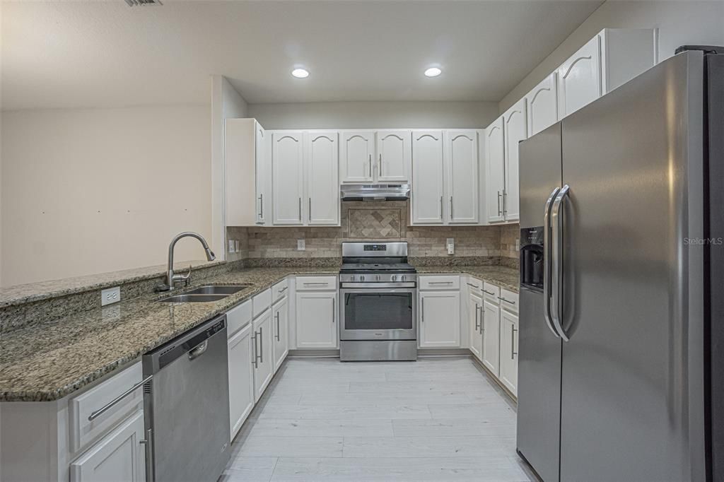 For Sale: $356,000 (2 beds, 2 baths, 1703 Square Feet)