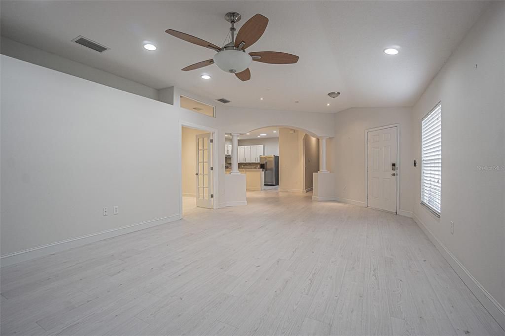 For Sale: $356,000 (2 beds, 2 baths, 1703 Square Feet)