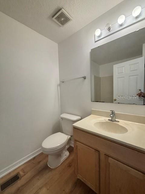 Recently Rented: $2,000 (3 beds, 2 baths, 1703 Square Feet)