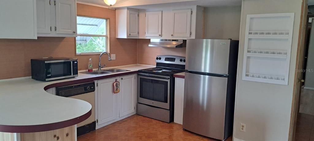 For Sale: $159,000 (3 beds, 2 baths, 924 Square Feet)