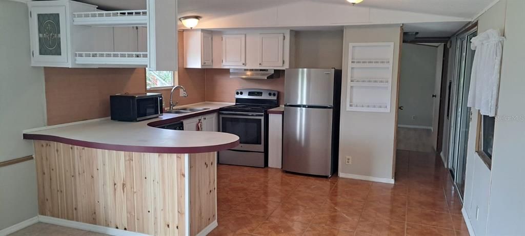 For Sale: $159,000 (3 beds, 2 baths, 924 Square Feet)