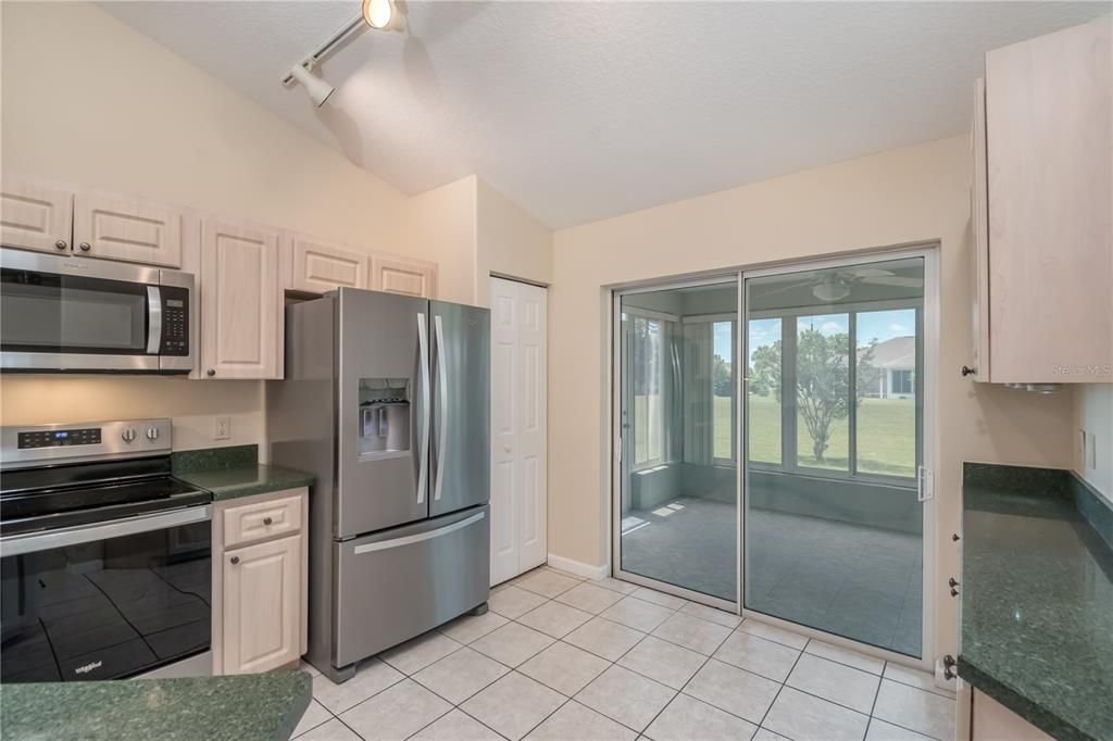 For Sale: $297,000 (2 beds, 2 baths, 1361 Square Feet)