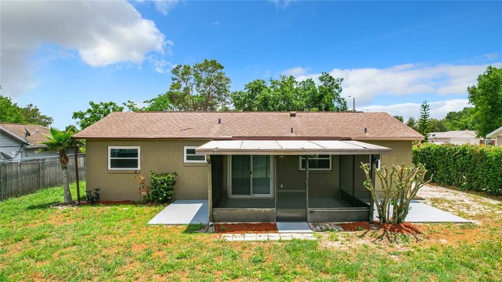 Active With Contract: $339,900 (3 beds, 2 baths, 1044 Square Feet)