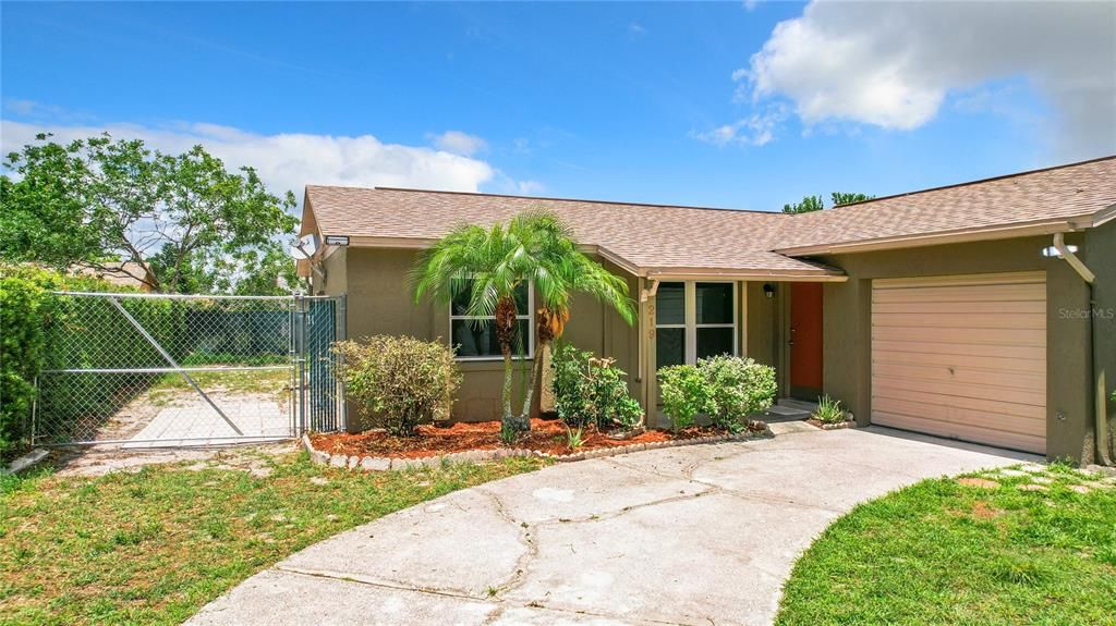 Active With Contract: $339,900 (3 beds, 2 baths, 1044 Square Feet)