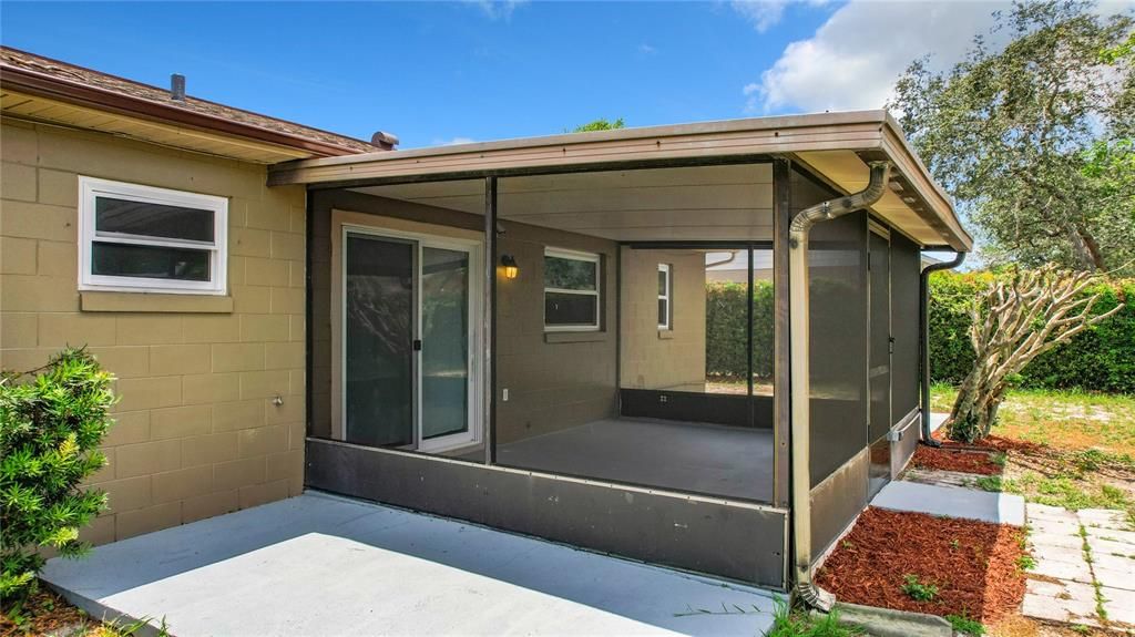 Active With Contract: $339,900 (3 beds, 2 baths, 1044 Square Feet)