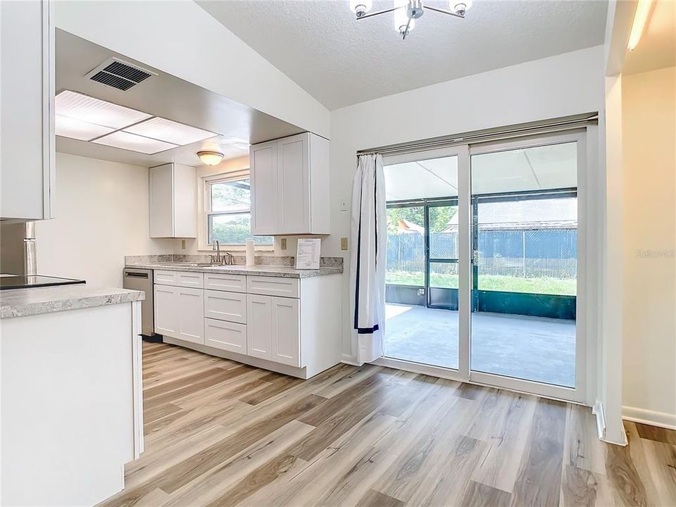 Active With Contract: $339,900 (3 beds, 2 baths, 1044 Square Feet)