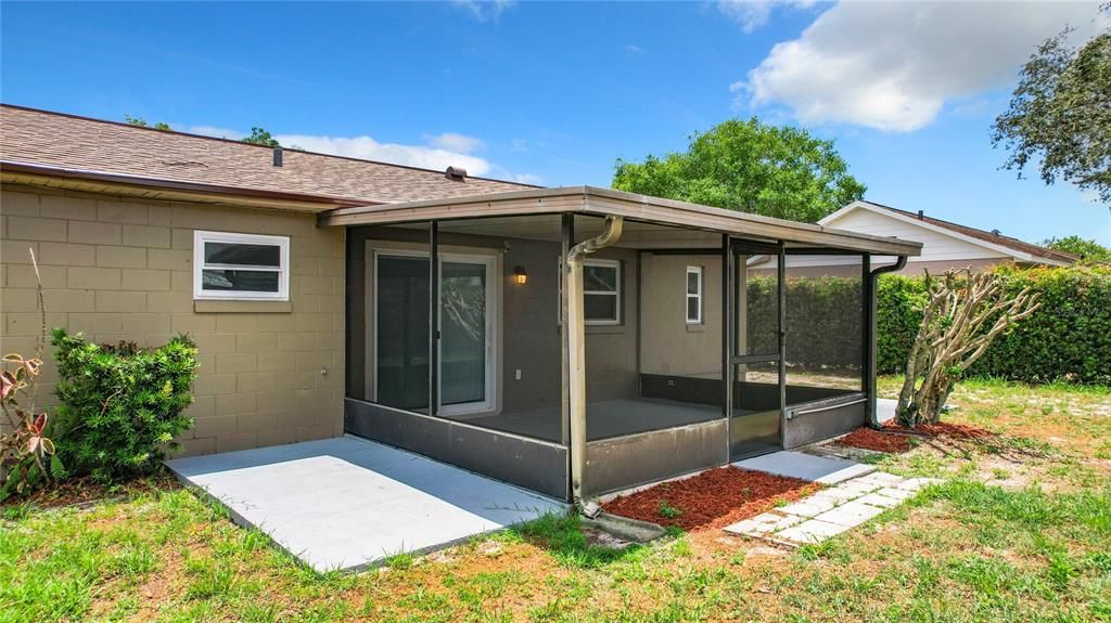 Active With Contract: $339,900 (3 beds, 2 baths, 1044 Square Feet)