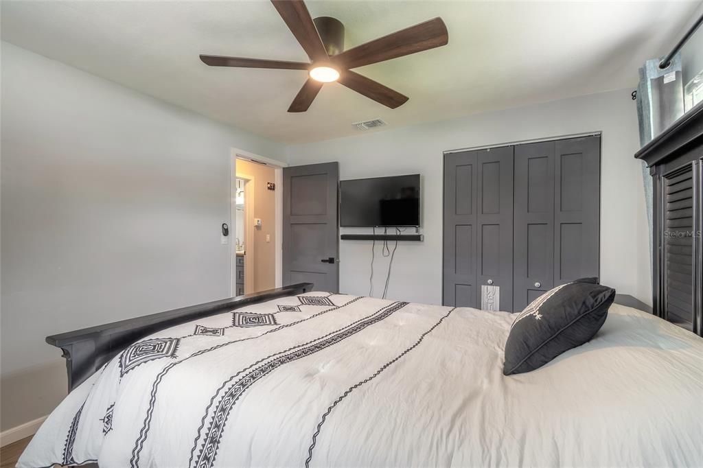 Active With Contract: $327,500 (3 beds, 2 baths, 1340 Square Feet)