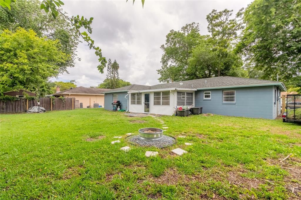 Active With Contract: $327,500 (3 beds, 2 baths, 1340 Square Feet)