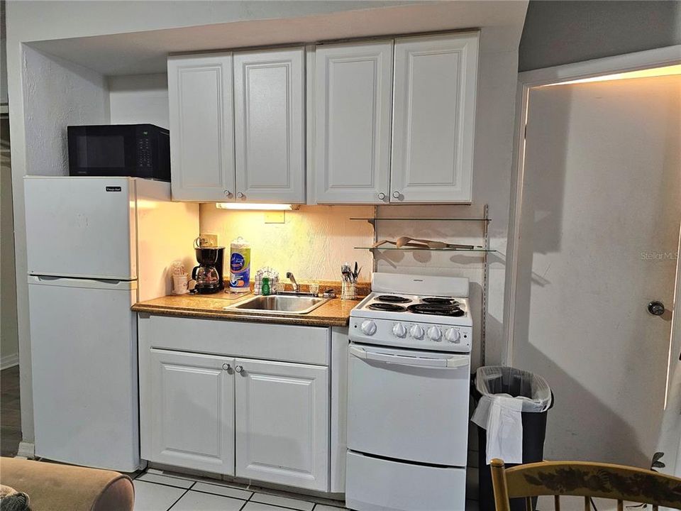 For Sale: $139,000 (1 beds, 1 baths, 350 Square Feet)