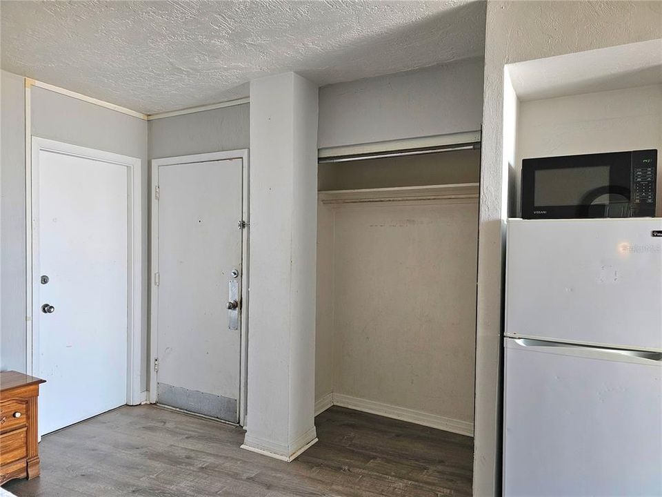 For Sale: $139,000 (1 beds, 1 baths, 350 Square Feet)