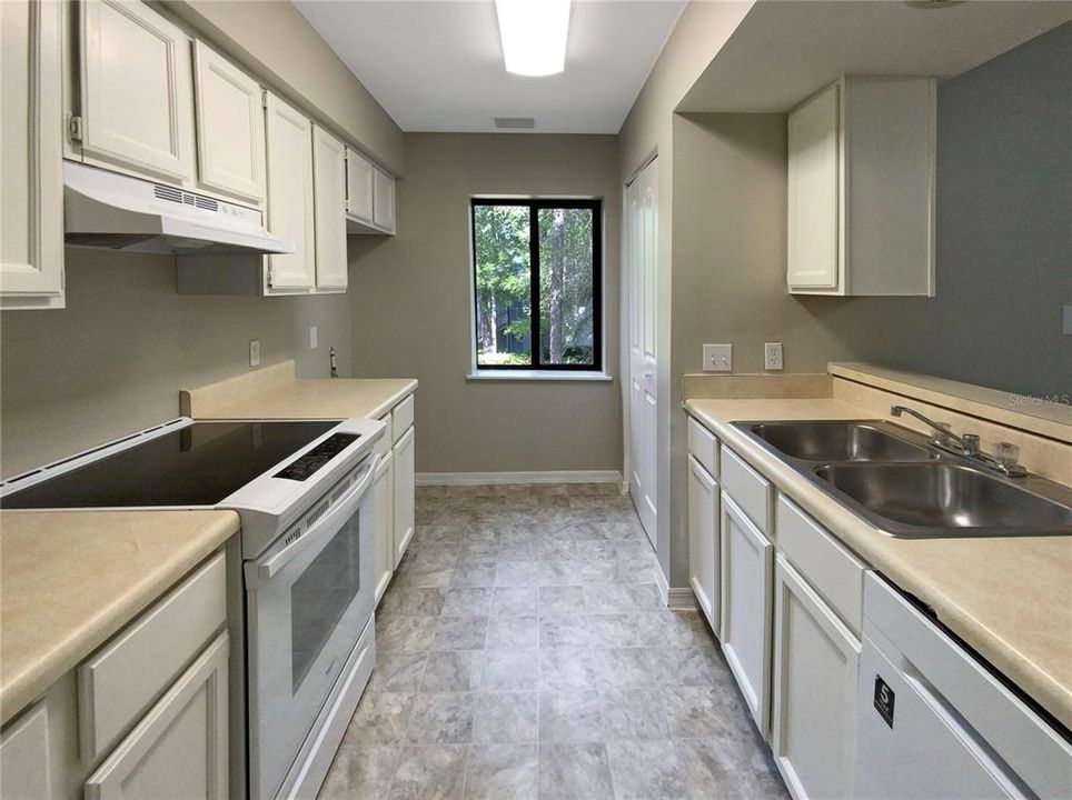 For Sale: $198,000 (2 beds, 2 baths, 1030 Square Feet)