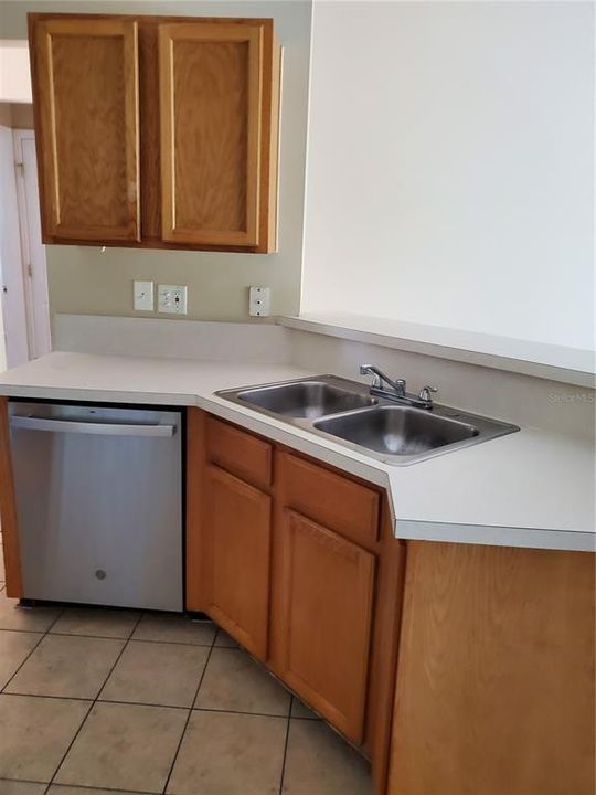 For Rent: $1,575 (3 beds, 2 baths, 1282 Square Feet)
