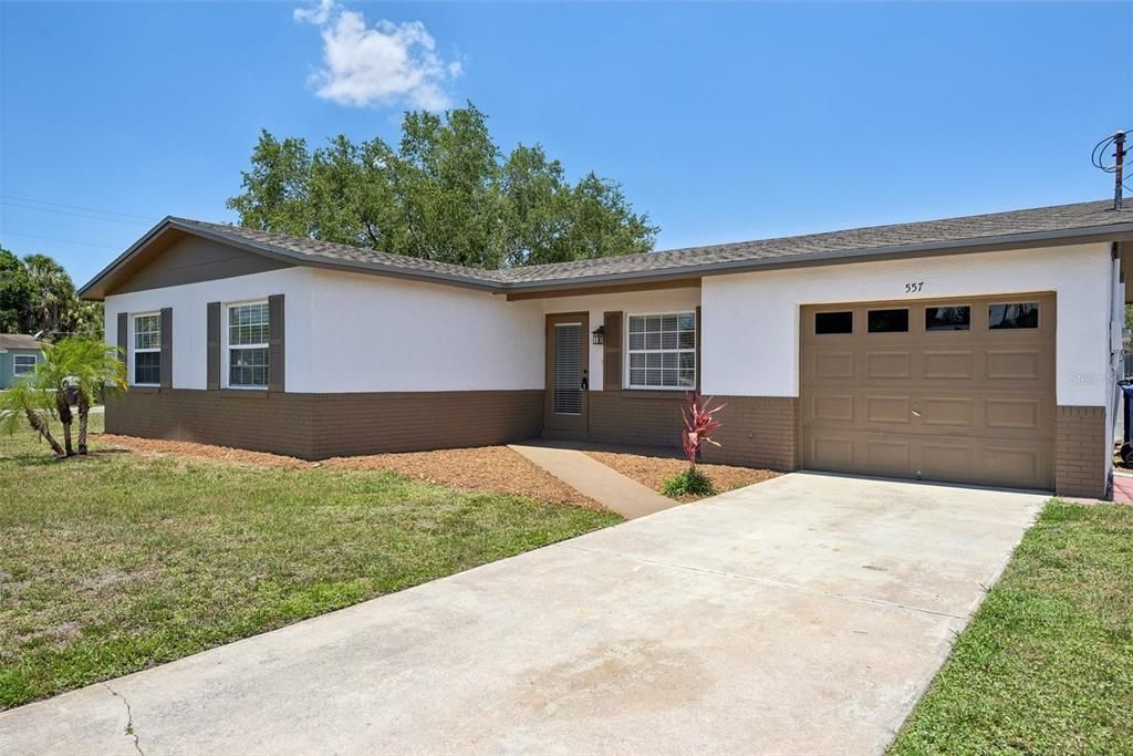 Active With Contract: $299,900 (3 beds, 2 baths, 1014 Square Feet)