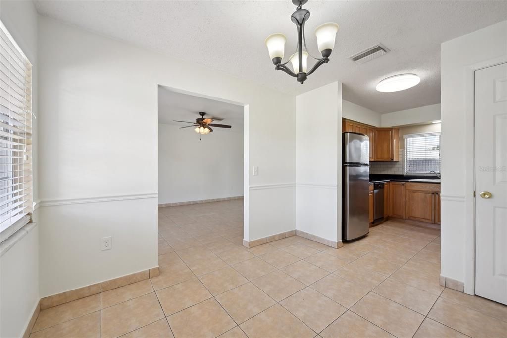 Active With Contract: $299,900 (3 beds, 2 baths, 1014 Square Feet)