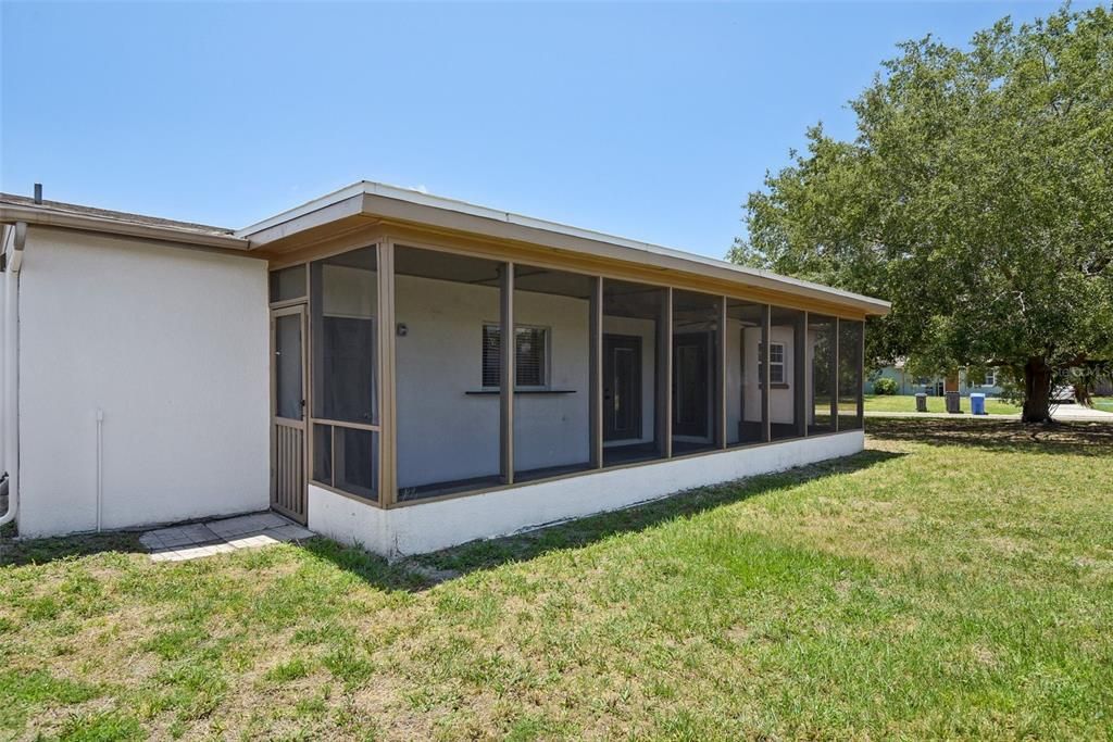 Active With Contract: $299,900 (3 beds, 2 baths, 1014 Square Feet)