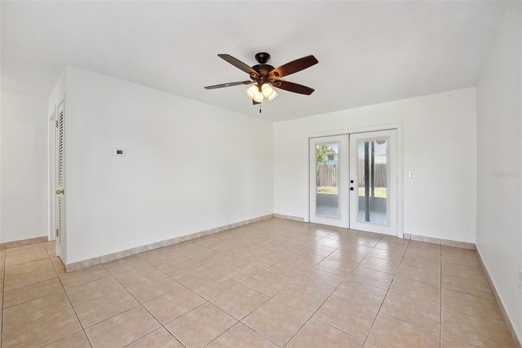 Active With Contract: $299,900 (3 beds, 2 baths, 1014 Square Feet)