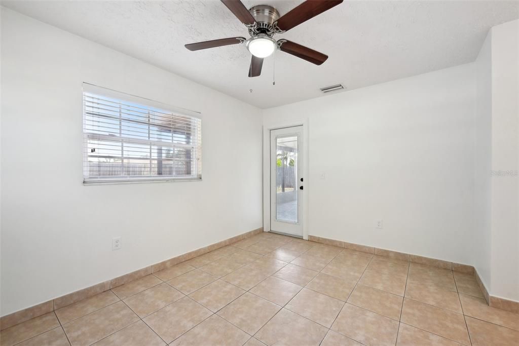 Active With Contract: $299,900 (3 beds, 2 baths, 1014 Square Feet)