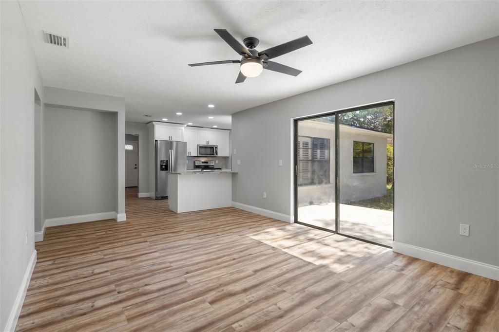 Active With Contract: $439,900 (3 beds, 2 baths, 1437 Square Feet)
