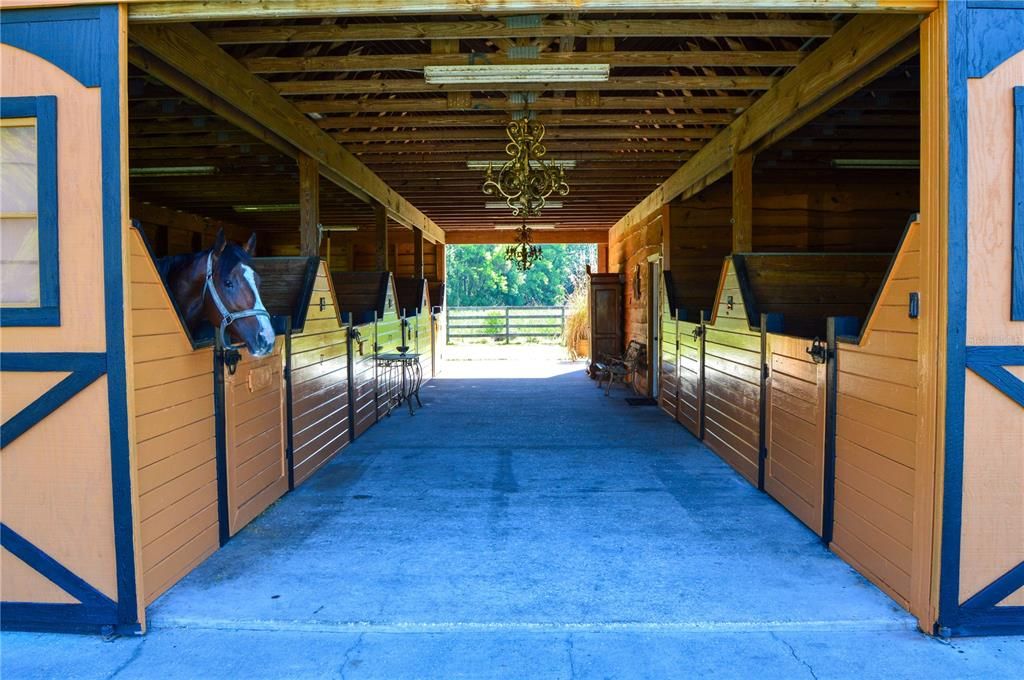 6 Stable Barn Center Aisle