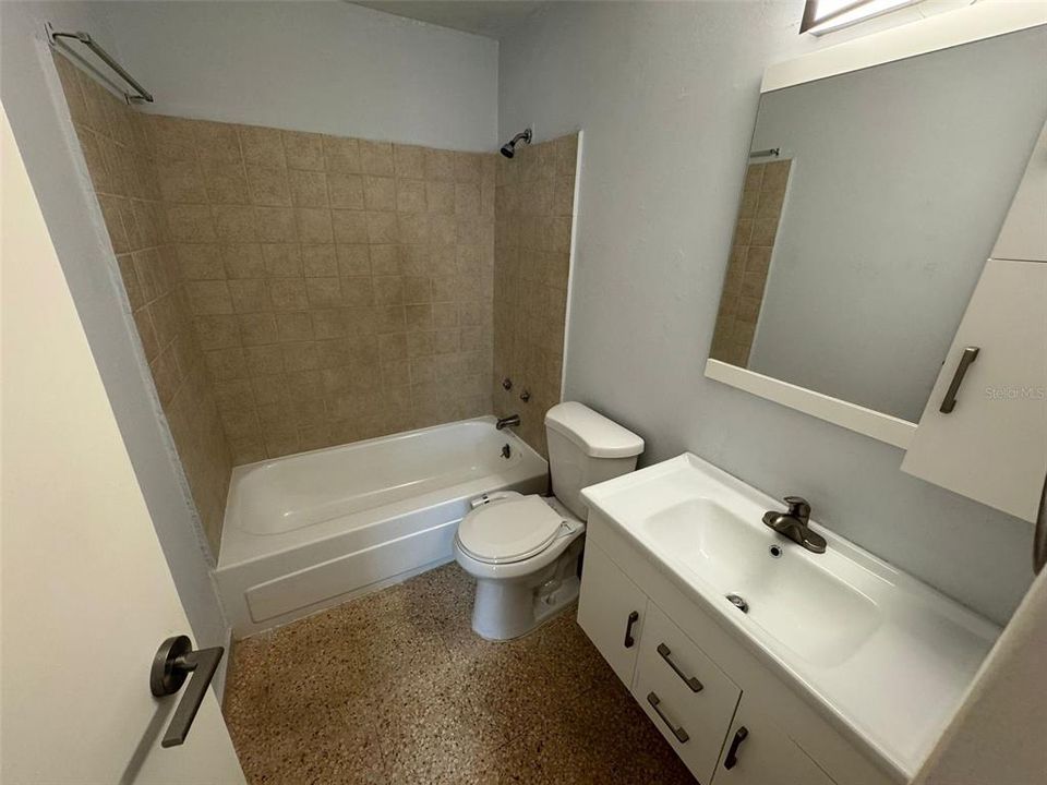 For Sale: $299,000 (1 beds, 1 baths, 614 Square Feet)