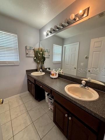 For Rent: $3,200 (4 beds, 2 baths, 2528 Square Feet)