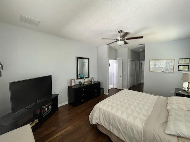 For Rent: $3,200 (4 beds, 2 baths, 2528 Square Feet)