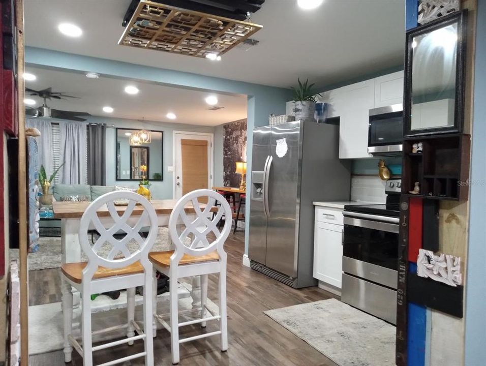 For Sale: $325,000 (2 beds, 1 baths, 1100 Square Feet)