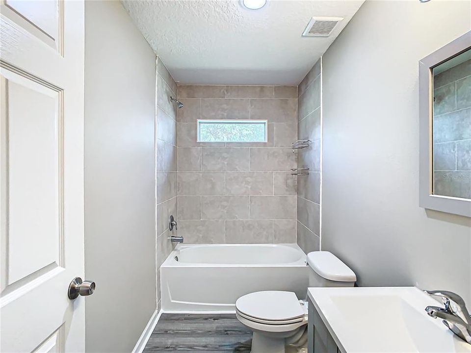 For Sale: $329,900 (4 beds, 2 baths, 1714 Square Feet)