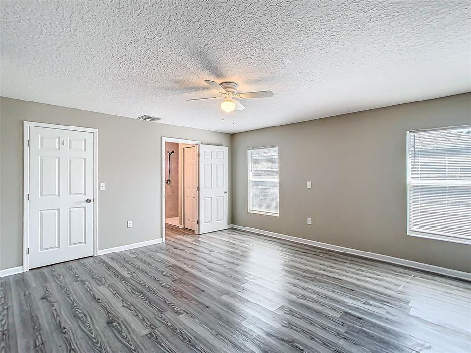 For Sale: $329,900 (4 beds, 2 baths, 1714 Square Feet)