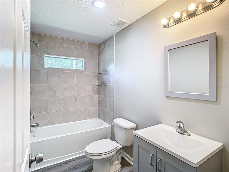 For Sale: $329,900 (4 beds, 2 baths, 1714 Square Feet)