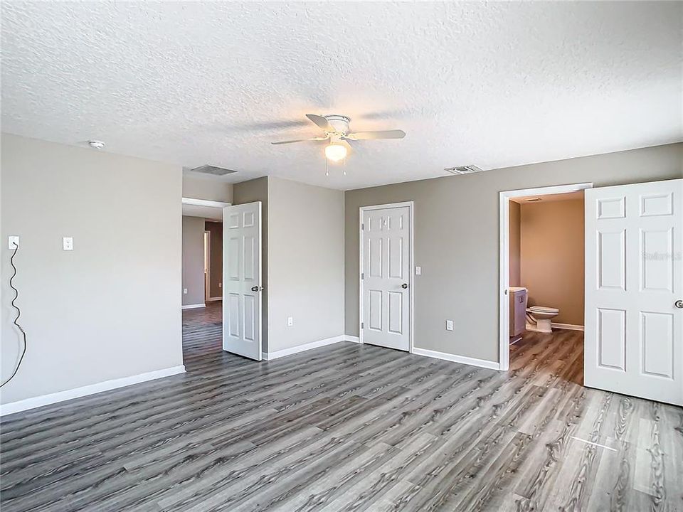 For Sale: $329,900 (4 beds, 2 baths, 1714 Square Feet)