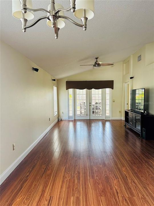 Recently Rented: $2,700 (3 beds, 2 baths, 1790 Square Feet)