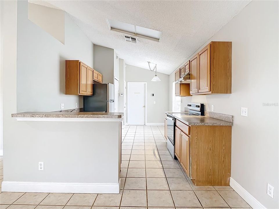 Active With Contract: $329,900 (3 beds, 2 baths, 1186 Square Feet)