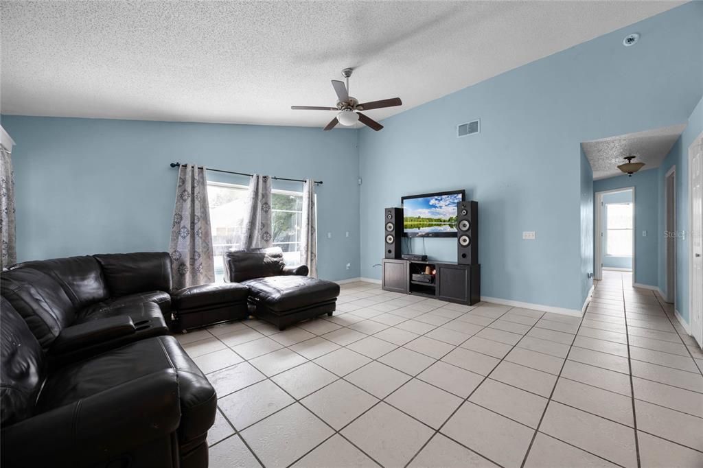For Sale: $379,000 (4 beds, 2 baths, 1921 Square Feet)