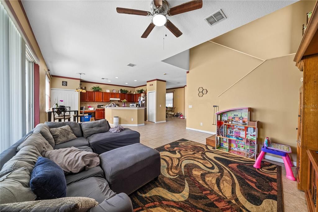 Active With Contract: $435,000 (4 beds, 2 baths, 2614 Square Feet)